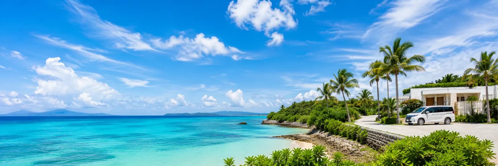 エメラルドグリーンの海とヤシの木に囲まれた石垣島の宿